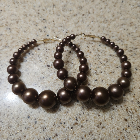 HOOP MOBB Pearl Girls Chocolate Beaded Pearl Large Hoop Earrings - Picture 4 of 6